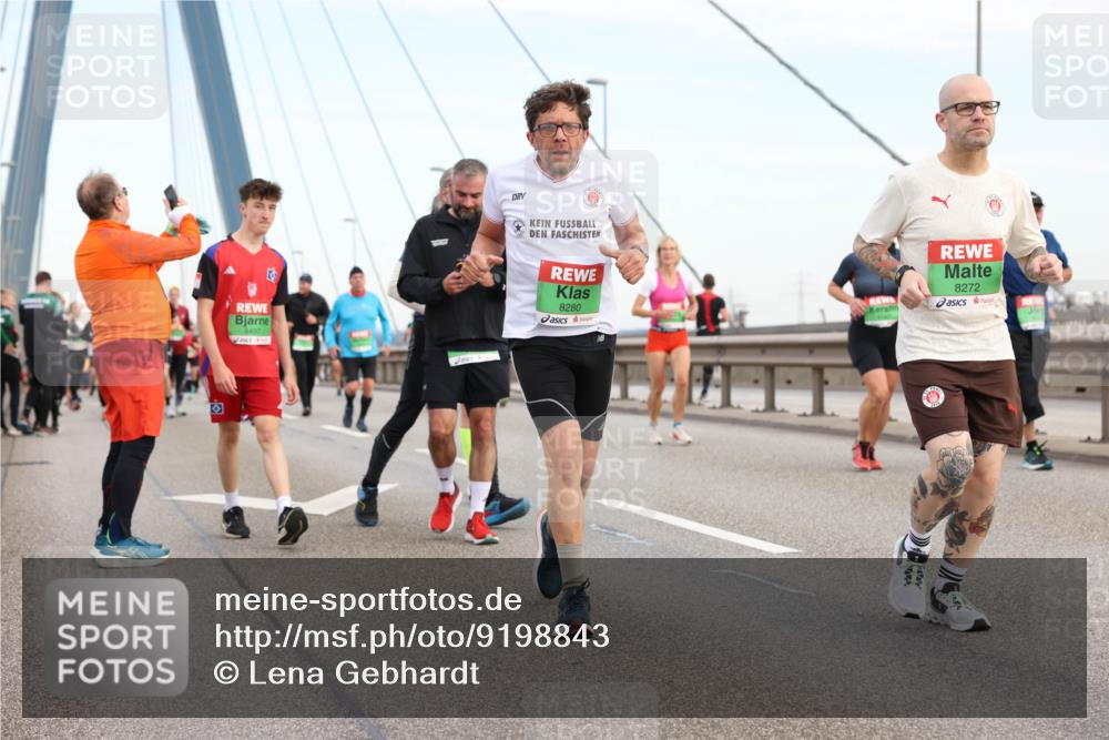 03.10.2025 - Köhlbrandbrückenlauf Lena Gebhardt http://msf.ph/oto/9198843 03.10.2025 15:36:06 Position 1 8497, 8280, 8272, 36 meine-sportfotos.de