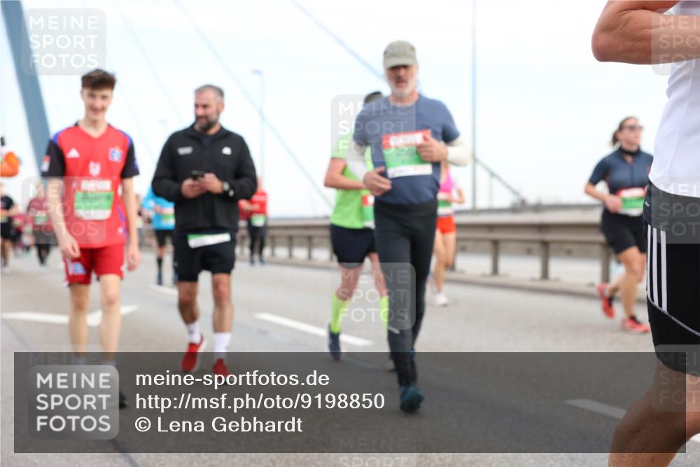 03.10.2025 - Köhlbrandbrückenlauf Lena Gebhardt http://msf.ph/oto/9198850 03.10.2025 15:36:08 Position 1  meine-sportfotos.de