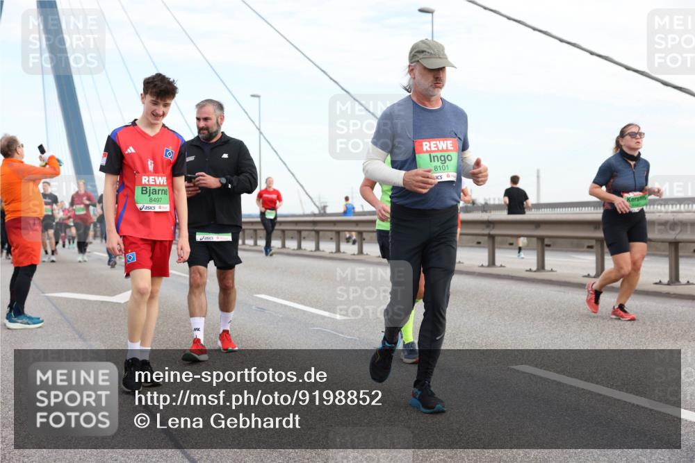 03.10.2025 - Köhlbrandbrückenlauf Lena Gebhardt http://msf.ph/oto/9198852 03.10.2025 15:36:09 Position 1 8497, 112, 8101 meine-sportfotos.de