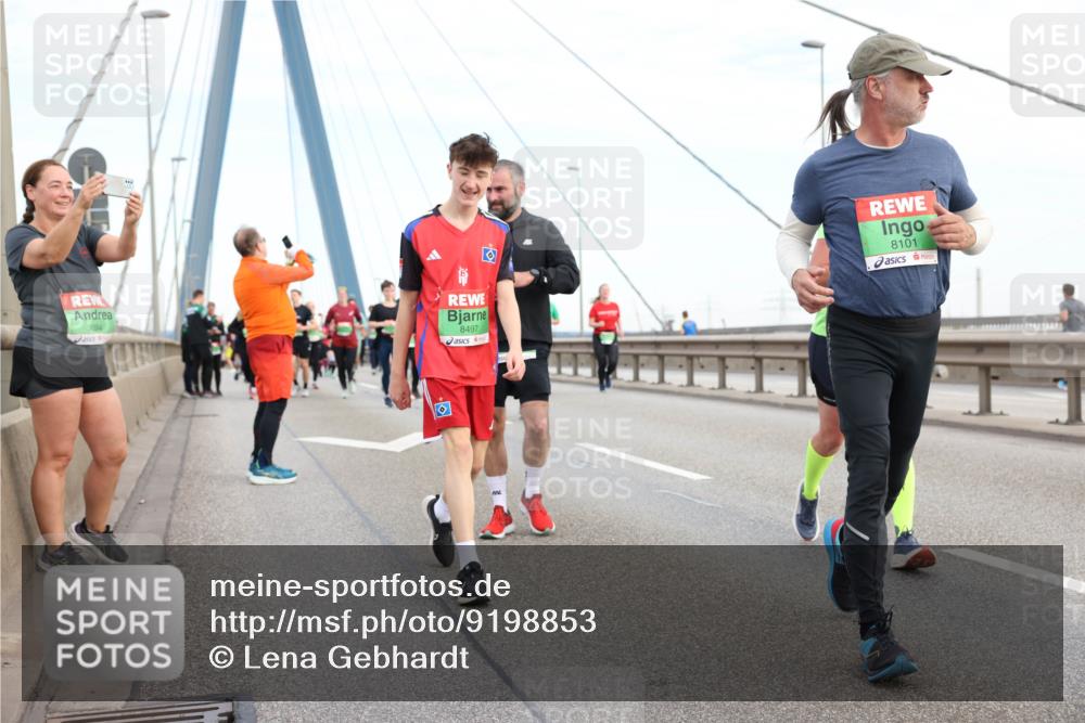 03.10.2025 - Köhlbrandbrückenlauf Lena Gebhardt http://msf.ph/oto/9198853 03.10.2025 15:36:09 Position 1 9094, 8497, 8101 meine-sportfotos.de