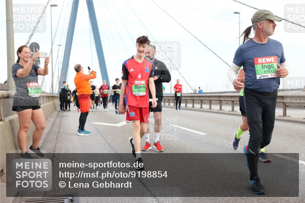 03.10.2025 - Köhlbrandbrückenlauf Lena Gebhardt http://msf.ph/oto/9198854 03.10.2025 15:36:09 Position 1 9094, 8497, 8101 meine-sportfotos.de