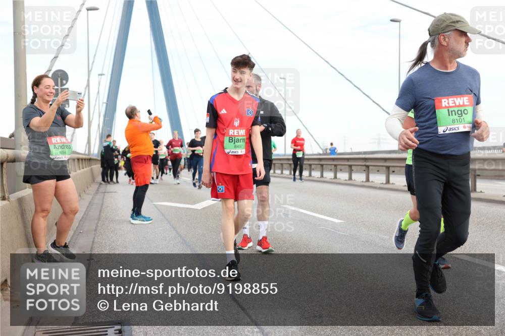 03.10.2025 - Köhlbrandbrückenlauf Lena Gebhardt http://msf.ph/oto/9198855 03.10.2025 15:36:09 Position 1 9094, 8497, 8101 meine-sportfotos.de