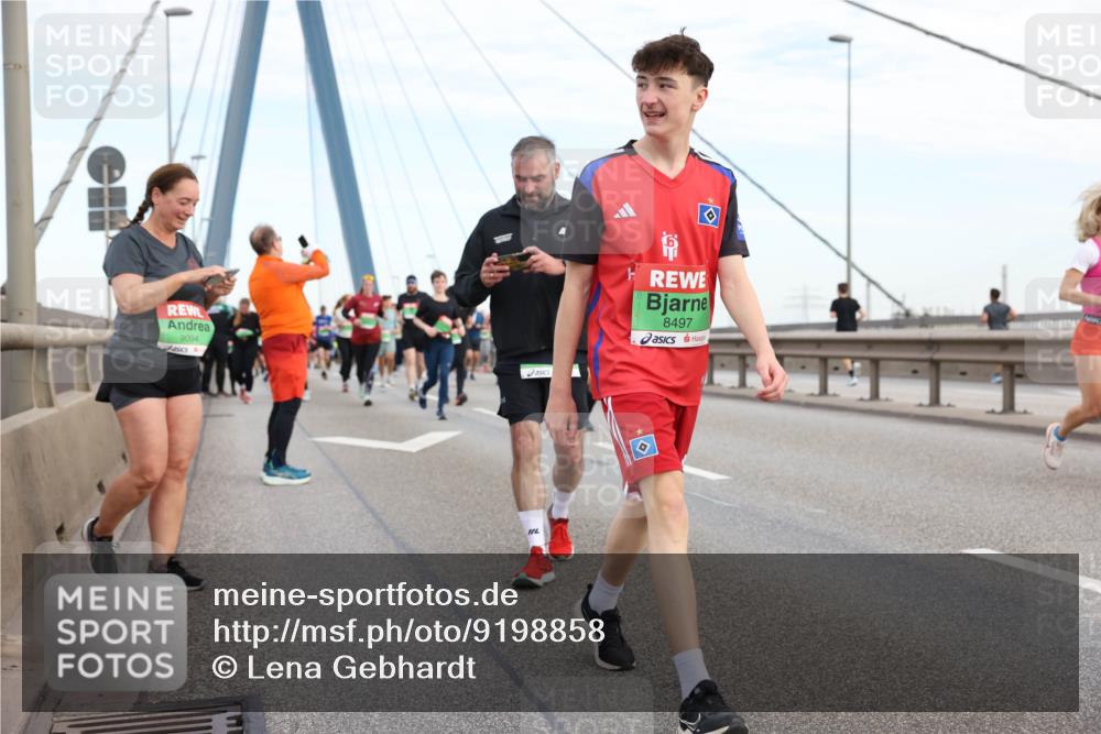 03.10.2025 - Köhlbrandbrückenlauf Lena Gebhardt http://msf.ph/oto/9198858 03.10.2025 15:36:10 Position 1 9094, 8497 meine-sportfotos.de