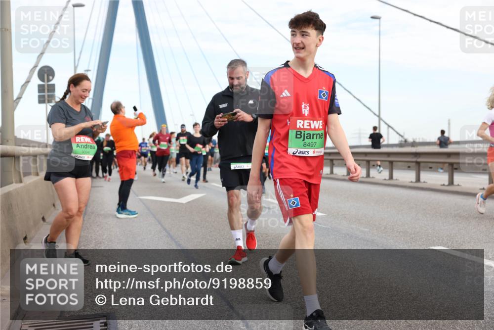 03.10.2025 - Köhlbrandbrückenlauf Lena Gebhardt http://msf.ph/oto/9198859 03.10.2025 15:36:10 Position 1 9094, 8497 meine-sportfotos.de