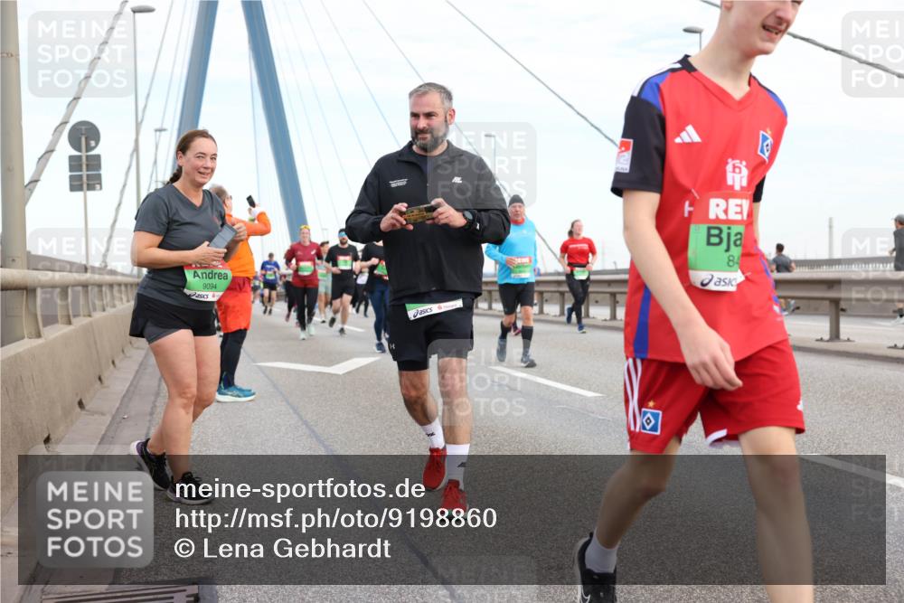 03.10.2025 - Köhlbrandbrückenlauf Lena Gebhardt http://msf.ph/oto/9198860 03.10.2025 15:36:10 Position 1 9094, 84 meine-sportfotos.de