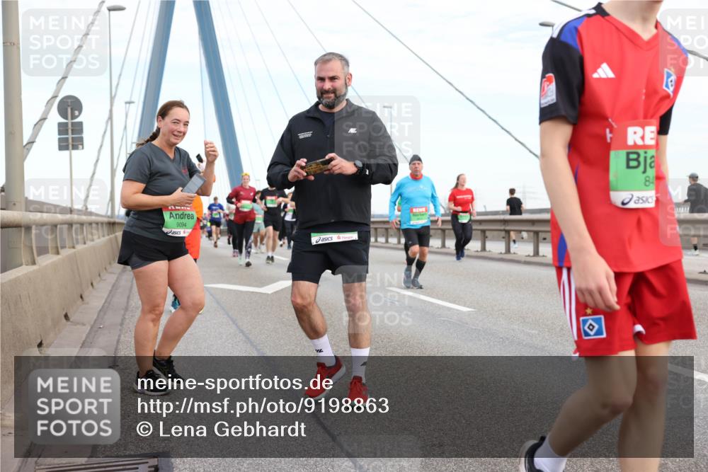 03.10.2025 - Köhlbrandbrückenlauf Lena Gebhardt http://msf.ph/oto/9198863 03.10.2025 15:36:11 Position 1 9094, 84 meine-sportfotos.de