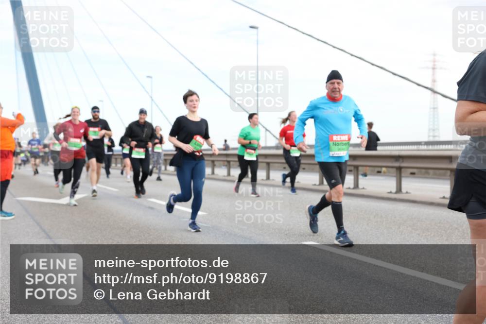 03.10.2025 - Köhlbrandbrückenlauf Lena Gebhardt http://msf.ph/oto/9198867 03.10.2025 15:36:13 Position 1  meine-sportfotos.de