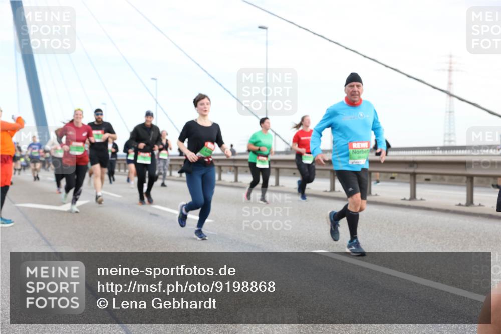 03.10.2025 - Köhlbrandbrückenlauf Lena Gebhardt http://msf.ph/oto/9198868 03.10.2025 15:36:13 Position 1  meine-sportfotos.de