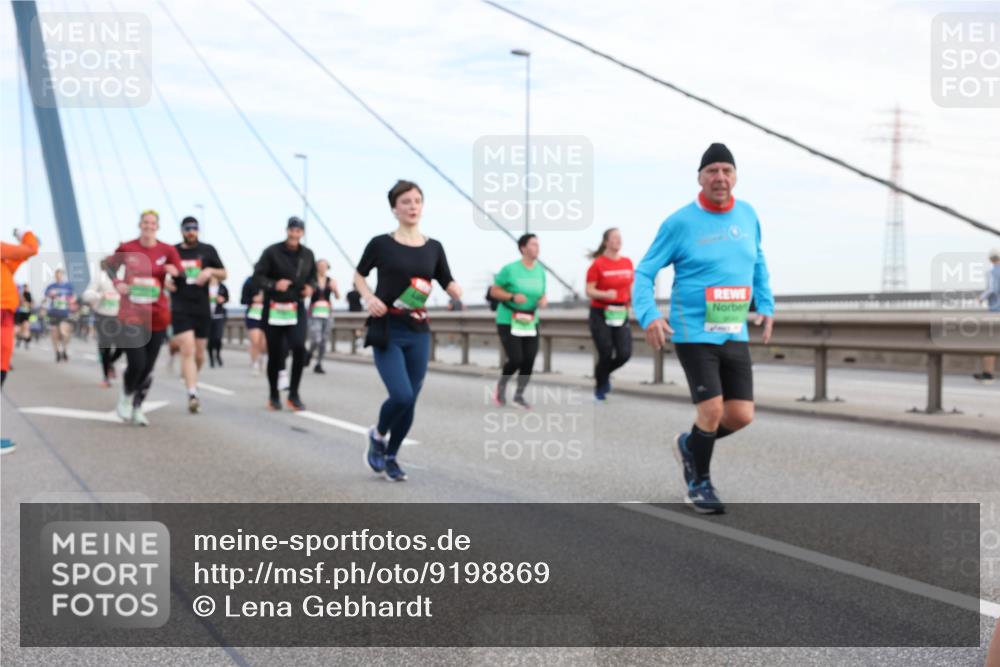 03.10.2025 - Köhlbrandbrückenlauf Lena Gebhardt http://msf.ph/oto/9198869 03.10.2025 15:36:13 Position 1  meine-sportfotos.de