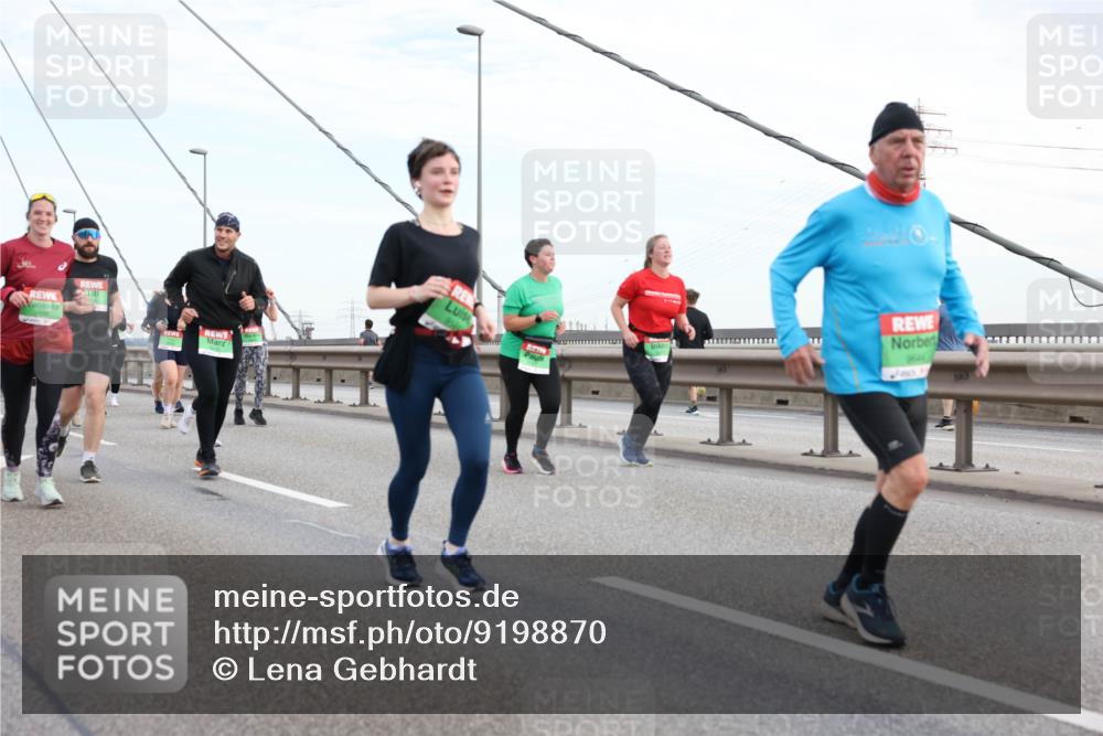 03.10.2025 - Köhlbrandbrückenlauf Lena Gebhardt http://msf.ph/oto/9198870 03.10.2025 15:36:13 Position 1 9644 meine-sportfotos.de