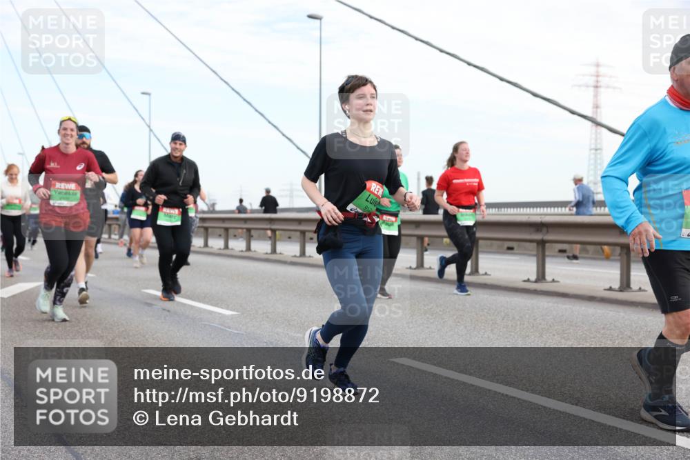03.10.2025 - Köhlbrandbrückenlauf Lena Gebhardt http://msf.ph/oto/9198872 03.10.2025 15:36:14 Position 1  meine-sportfotos.de
