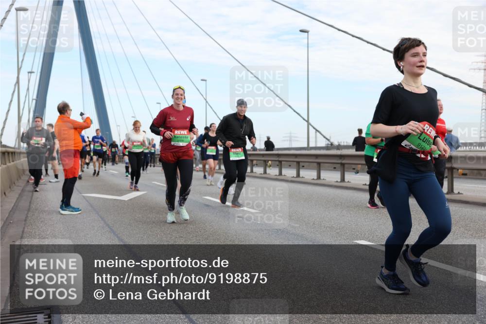 03.10.2025 - Köhlbrandbrückenlauf Lena Gebhardt http://msf.ph/oto/9198875 03.10.2025 15:36:14 Position 1 9171 meine-sportfotos.de