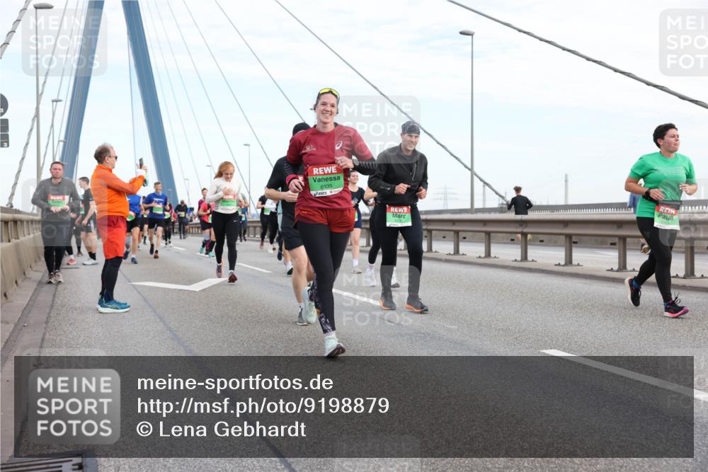 03.10.2025 - Köhlbrandbrückenlauf Lena Gebhardt http://msf.ph/oto/9198879 03.10.2025 15:36:15 Position 1 8335 meine-sportfotos.de