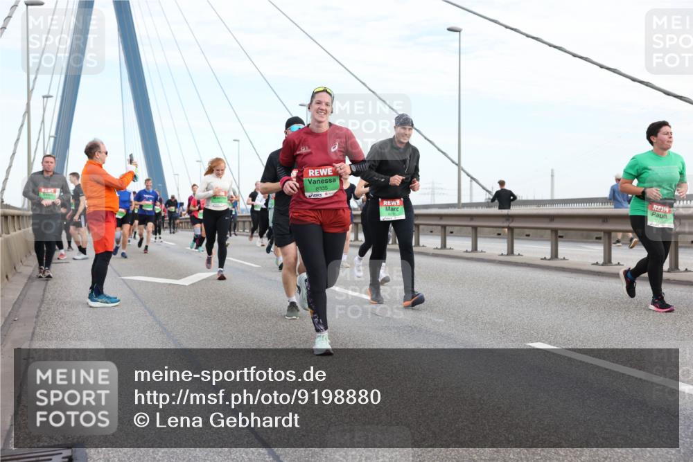 03.10.2025 - Köhlbrandbrückenlauf Lena Gebhardt http://msf.ph/oto/9198880 03.10.2025 15:36:15 Position 1 8335 meine-sportfotos.de