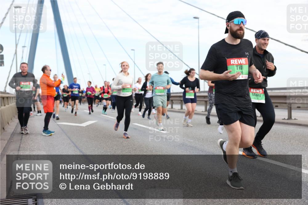 03.10.2025 - Köhlbrandbrückenlauf Lena Gebhardt http://msf.ph/oto/9198889 03.10.2025 15:36:16 Position 1 6, 8233 meine-sportfotos.de