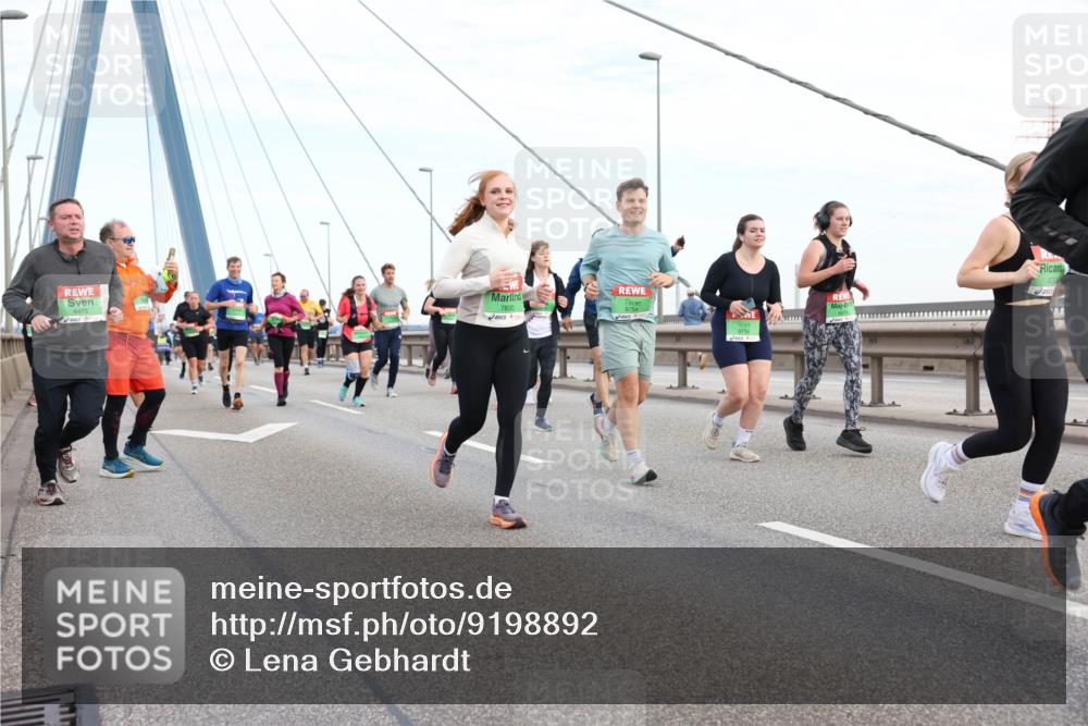 03.10.2025 - Köhlbrandbrückenlauf Lena Gebhardt http://msf.ph/oto/9198892 03.10.2025 15:36:17 Position 1 7830, 9716, 830 meine-sportfotos.de