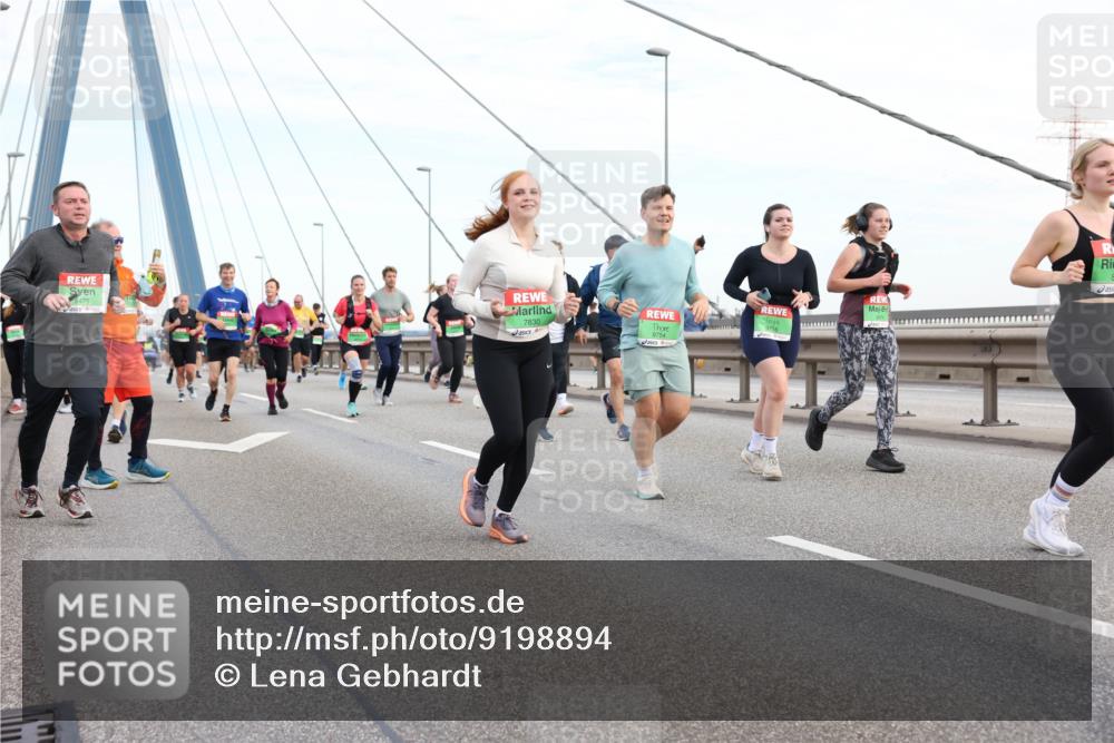 03.10.2025 - Köhlbrandbrückenlauf Lena Gebhardt http://msf.ph/oto/9198894 03.10.2025 15:36:17 Position 1 8475, 7830, 9716, 9754 meine-sportfotos.de