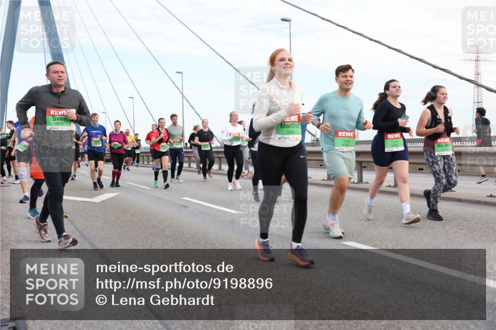 03.10.2025 - Köhlbrandbrückenlauf Lena Gebhardt http://msf.ph/oto/9198896 03.10.2025 15:36:17 Position 1 8475, 7830, 9754, 9716 meine-sportfotos.de
