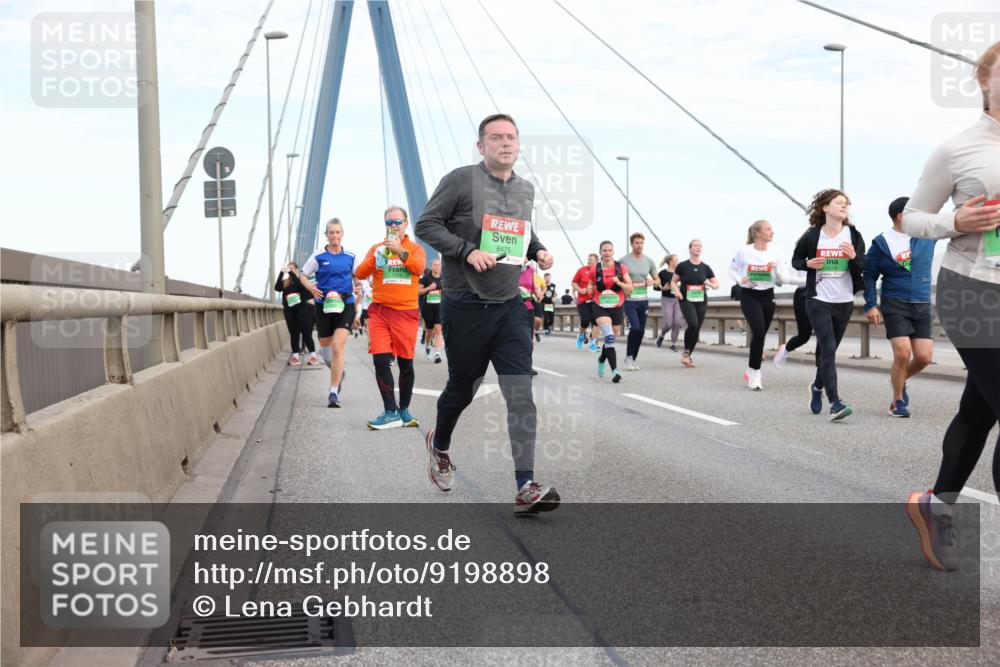 03.10.2025 - Köhlbrandbrückenlauf Lena Gebhardt http://msf.ph/oto/9198898 03.10.2025 15:36:18 Position 1 8475 meine-sportfotos.de