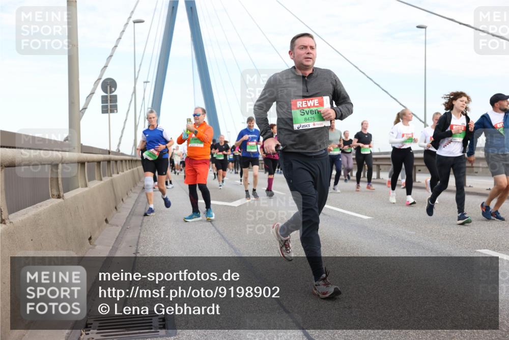 03.10.2025 - Köhlbrandbrückenlauf Lena Gebhardt http://msf.ph/oto/9198902 03.10.2025 15:36:18 Position 1 8475 meine-sportfotos.de