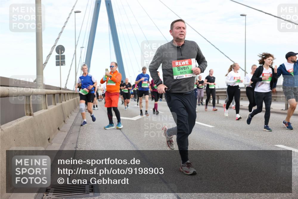 03.10.2025 - Köhlbrandbrückenlauf Lena Gebhardt http://msf.ph/oto/9198903 03.10.2025 15:36:18 Position 1 8475 meine-sportfotos.de
