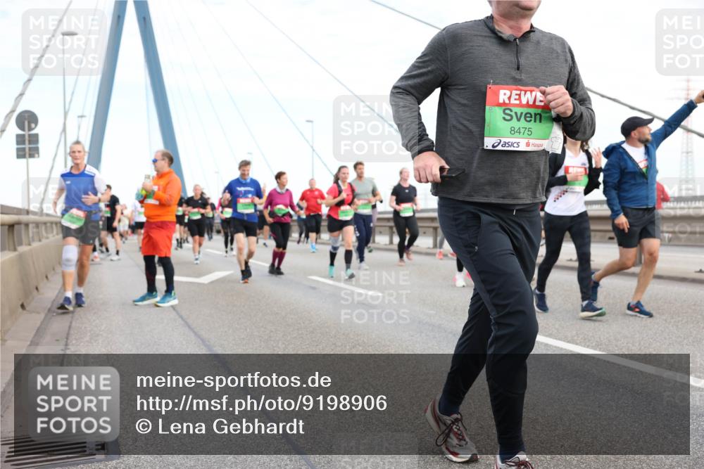 03.10.2025 - Köhlbrandbrückenlauf Lena Gebhardt http://msf.ph/oto/9198906 03.10.2025 15:36:19 Position 1 8475 meine-sportfotos.de