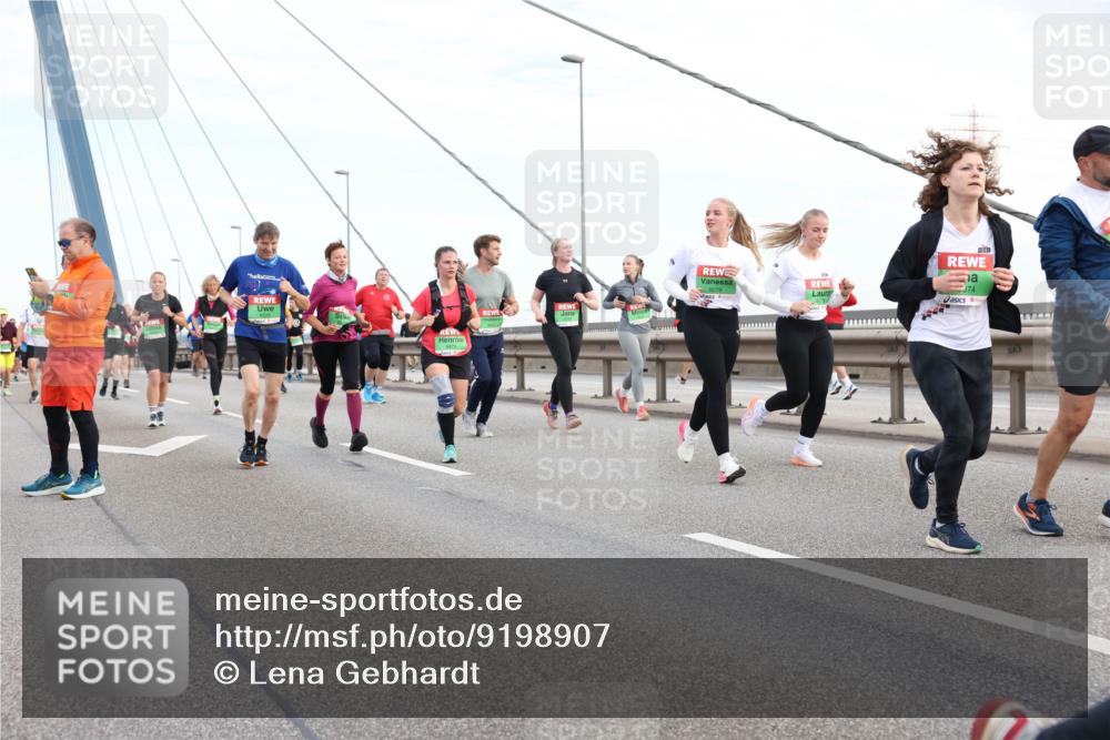 03.10.2025 - Köhlbrandbrückenlauf Lena Gebhardt http://msf.ph/oto/9198907 03.10.2025 15:36:19 Position 1 9079, 74 meine-sportfotos.de