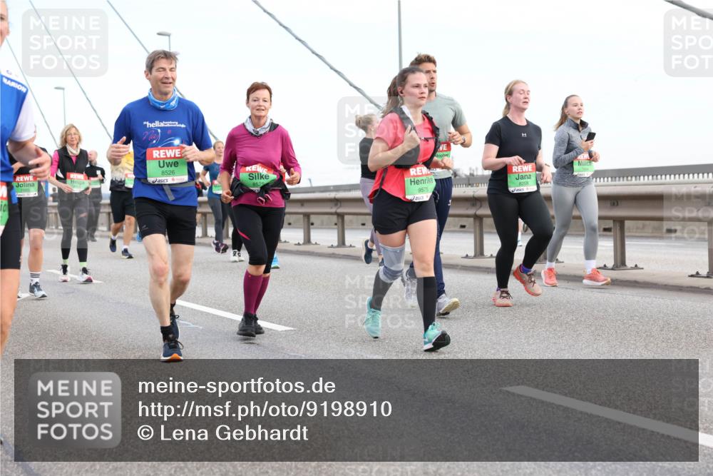 03.10.2025 - Köhlbrandbrückenlauf Lena Gebhardt http://msf.ph/oto/9198910 03.10.2025 15:36:20 Position 1 7985, 8526, 8525, 9575, 8258 meine-sportfotos.de
