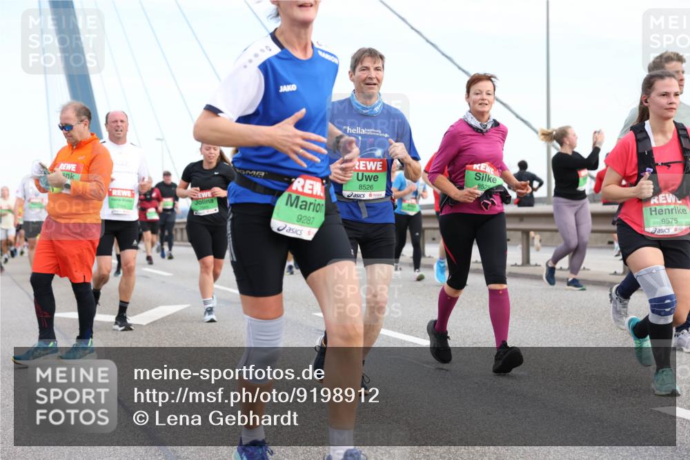 03.10.2025 - Köhlbrandbrückenlauf Lena Gebhardt http://msf.ph/oto/9198912 03.10.2025 15:36:21 Position 1 9287, 8526, 8525, 9575 meine-sportfotos.de