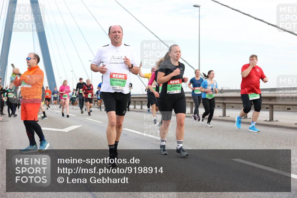 03.10.2025 - Köhlbrandbrückenlauf Lena Gebhardt http://msf.ph/oto/9198914 03.10.2025 15:36:23 Position 1 7984, 7985 meine-sportfotos.de