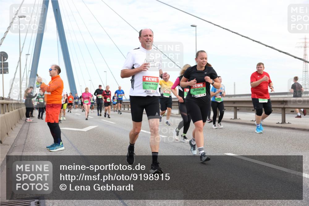 03.10.2025 - Köhlbrandbrückenlauf Lena Gebhardt http://msf.ph/oto/9198915 03.10.2025 15:36:23 Position 1 7984, 6, 7985 meine-sportfotos.de
