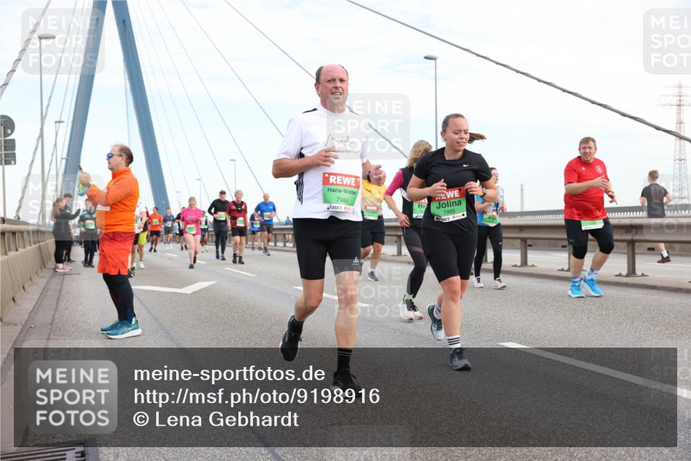 03.10.2025 - Köhlbrandbrückenlauf Lena Gebhardt http://msf.ph/oto/9198916 03.10.2025 15:36:24 Position 1 7984, 7985 meine-sportfotos.de
