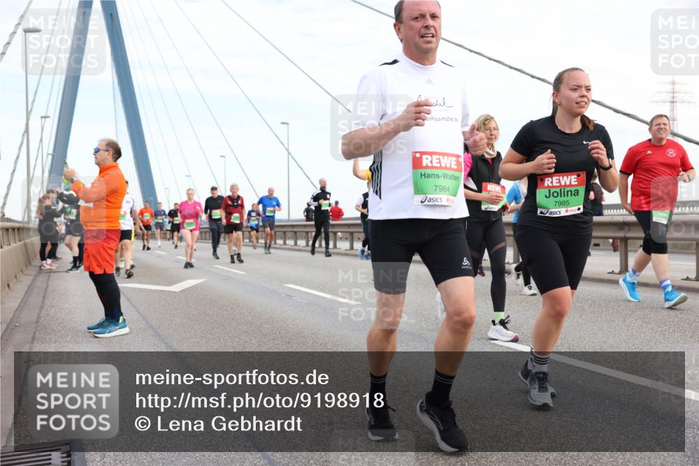 03.10.2025 - Köhlbrandbrückenlauf Lena Gebhardt http://msf.ph/oto/9198918 03.10.2025 15:36:24 Position 1 7985, 7984 meine-sportfotos.de