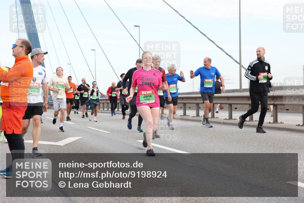 03.10.2025 - Köhlbrandbrückenlauf Lena Gebhardt http://msf.ph/oto/9198924 03.10.2025 15:36:27 Position 1 8498, 9180 meine-sportfotos.de