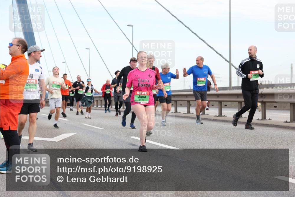 03.10.2025 - Köhlbrandbrückenlauf Lena Gebhardt http://msf.ph/oto/9198925 03.10.2025 15:36:27 Position 1 8498, 9180, 2 meine-sportfotos.de