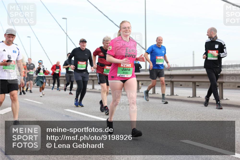 03.10.2025 - Köhlbrandbrückenlauf Lena Gebhardt http://msf.ph/oto/9198926 03.10.2025 15:36:28 Position 1 9154, 9180, 8498 meine-sportfotos.de