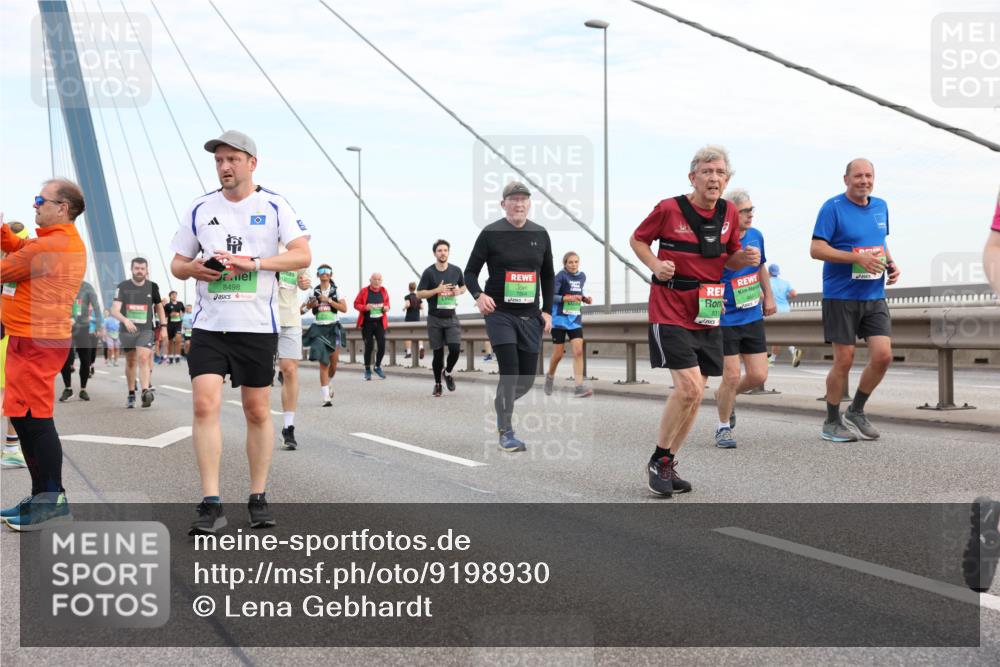 03.10.2025 - Köhlbrandbrückenlauf Lena Gebhardt http://msf.ph/oto/9198930 03.10.2025 15:36:29 Position 1 8498, 831, 9661 meine-sportfotos.de