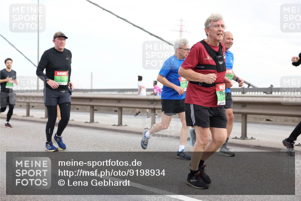03.10.2025 - Köhlbrandbrückenlauf Lena Gebhardt http://msf.ph/oto/9198934 03.10.2025 15:36:30 Position 1 7504, 83 meine-sportfotos.de