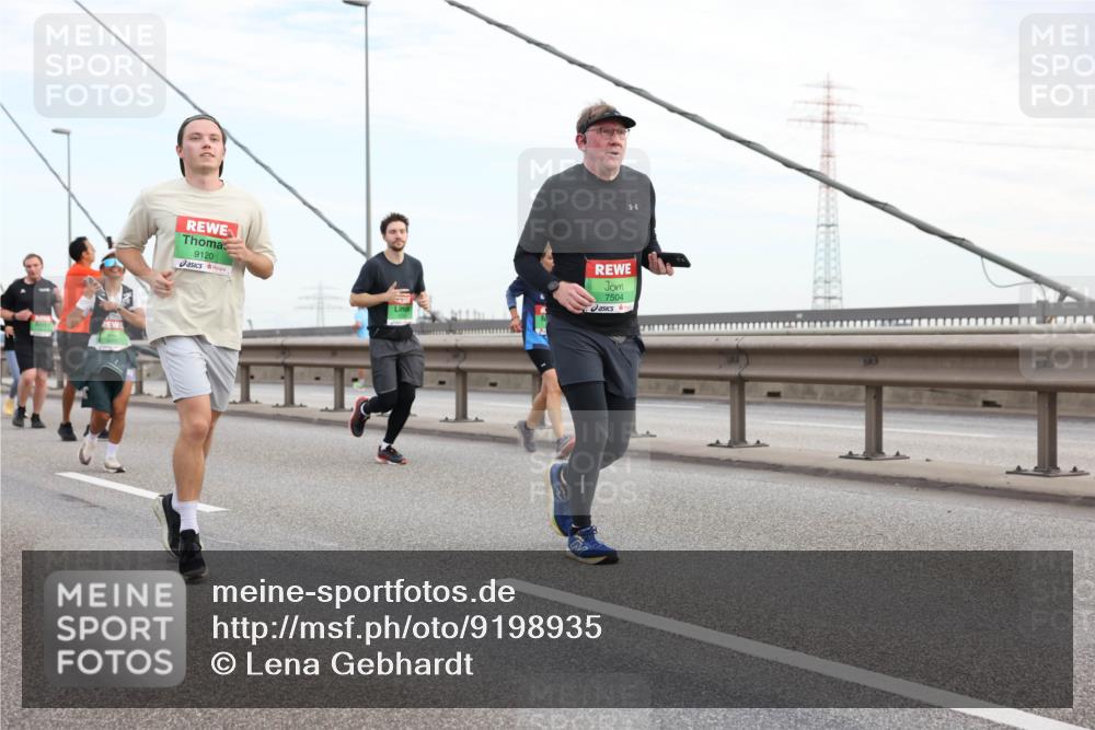 03.10.2025 - Köhlbrandbrückenlauf Lena Gebhardt http://msf.ph/oto/9198935 03.10.2025 15:36:31 Position 1 9120, 7504 meine-sportfotos.de