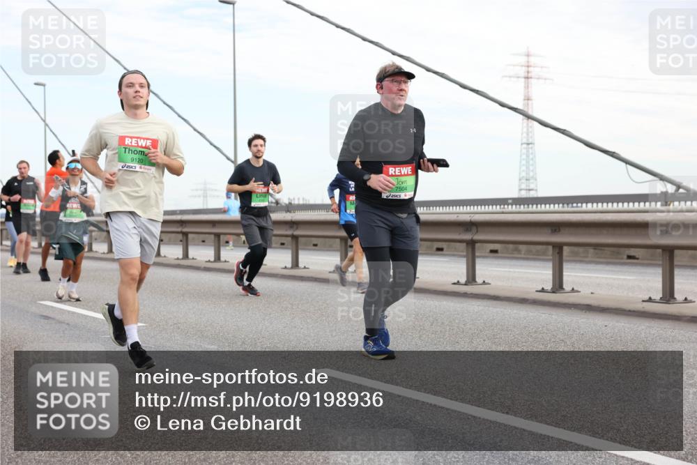 03.10.2025 - Köhlbrandbrückenlauf Lena Gebhardt http://msf.ph/oto/9198936 03.10.2025 15:36:31 Position 1 9120, 7504 meine-sportfotos.de