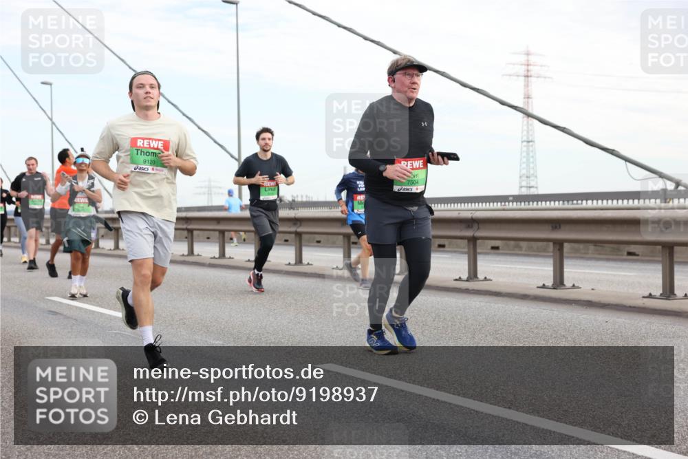 03.10.2025 - Köhlbrandbrückenlauf Lena Gebhardt http://msf.ph/oto/9198937 03.10.2025 15:36:31 Position 1 9120, 7504 meine-sportfotos.de