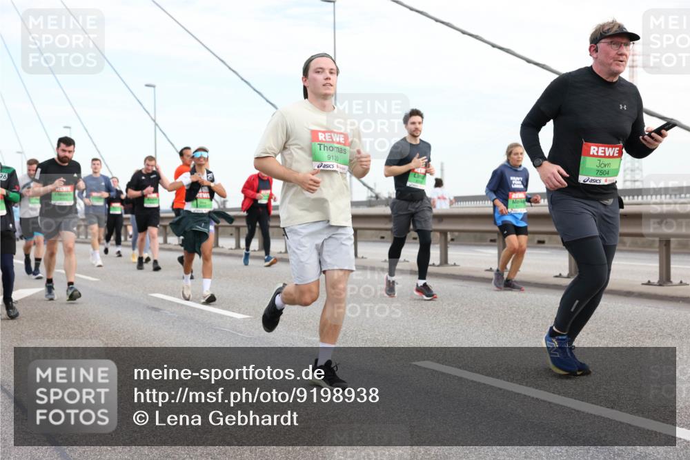 03.10.2025 - Köhlbrandbrückenlauf Lena Gebhardt http://msf.ph/oto/9198938 03.10.2025 15:36:32 Position 1 26, 9120, 7504 meine-sportfotos.de