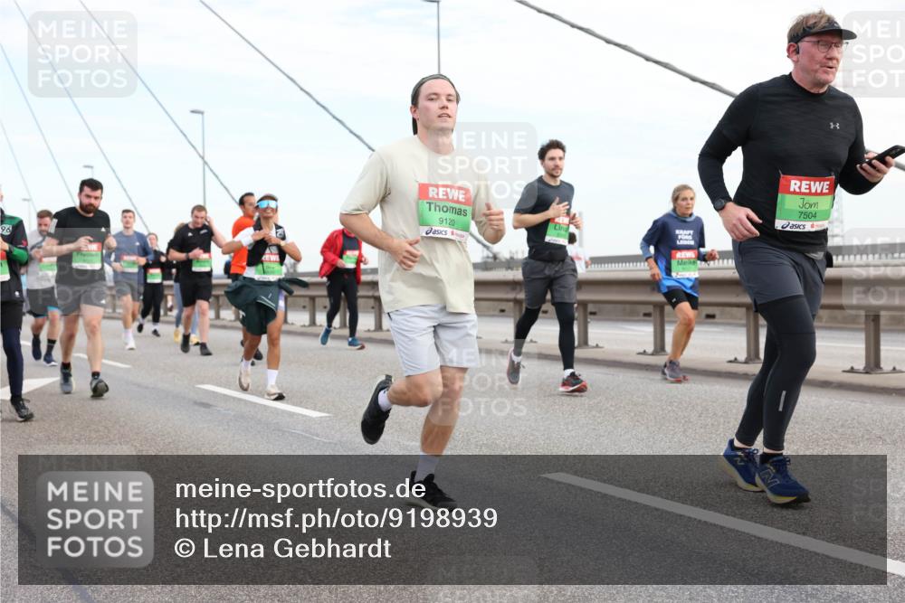 03.10.2025 - Köhlbrandbrückenlauf Lena Gebhardt http://msf.ph/oto/9198939 03.10.2025 15:36:32 Position 1 96, 9120, 7504 meine-sportfotos.de