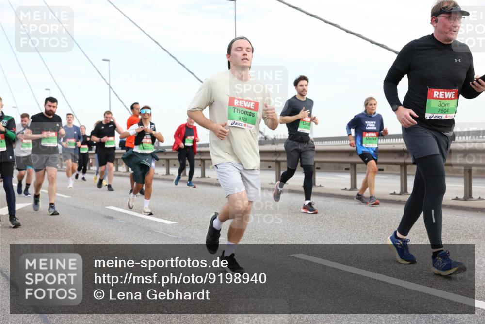 03.10.2025 - Köhlbrandbrückenlauf Lena Gebhardt http://msf.ph/oto/9198940 03.10.2025 15:36:32 Position 1 96, 9120, 7504 meine-sportfotos.de