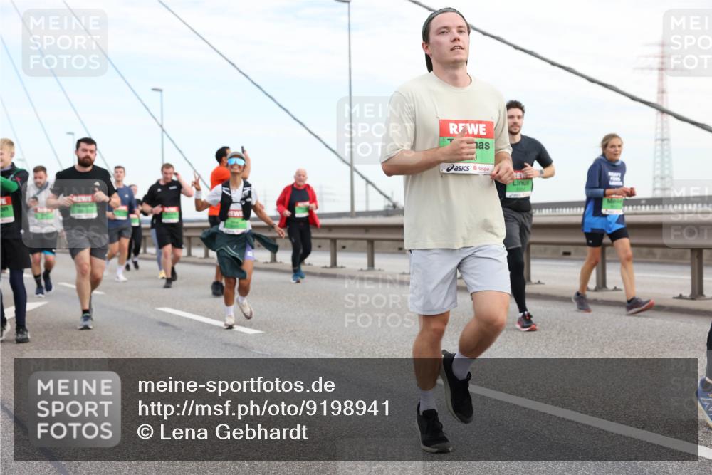 03.10.2025 - Köhlbrandbrückenlauf Lena Gebhardt http://msf.ph/oto/9198941 03.10.2025 15:36:32 Position 1  meine-sportfotos.de