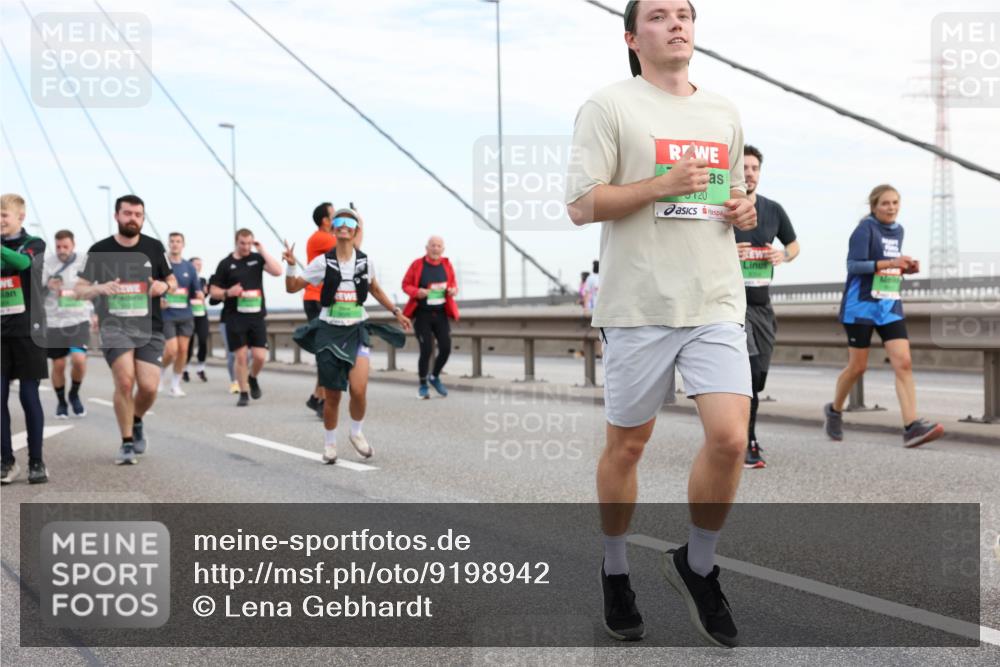 03.10.2025 - Köhlbrandbrückenlauf Lena Gebhardt http://msf.ph/oto/9198942 03.10.2025 15:36:32 Position 1 120 meine-sportfotos.de