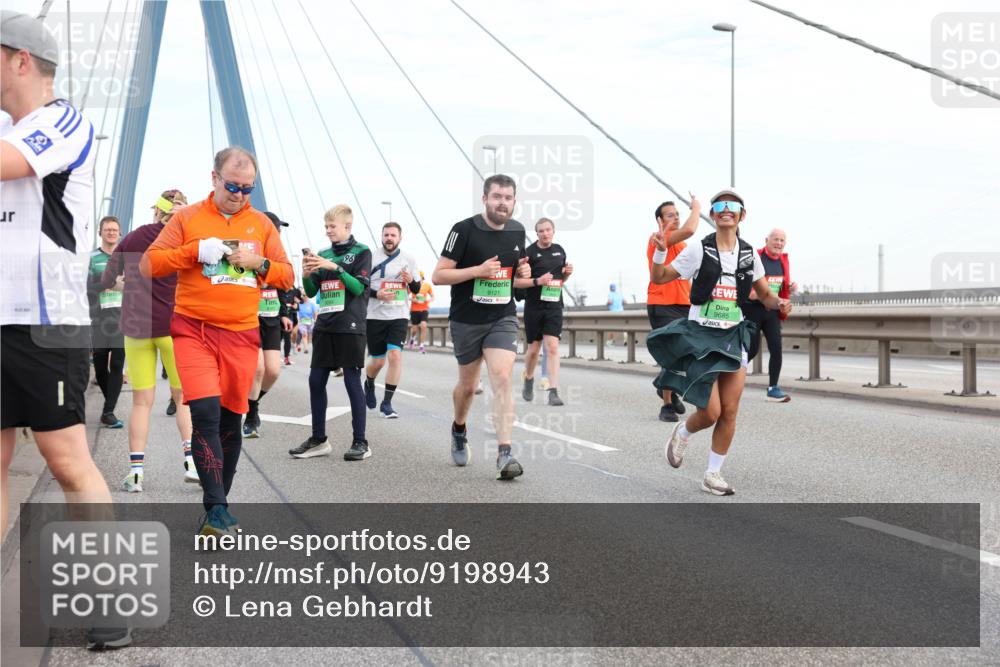 03.10.2025 - Köhlbrandbrückenlauf Lena Gebhardt http://msf.ph/oto/9198943 03.10.2025 15:36:33 Position 1 9064, 26, 9121, 9685 meine-sportfotos.de