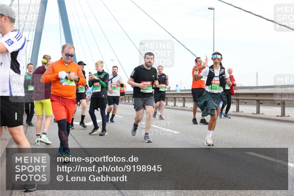 03.10.2025 - Köhlbrandbrückenlauf Lena Gebhardt http://msf.ph/oto/9198945 03.10.2025 15:36:33 Position 1 9064, 96, 9685, 9121 meine-sportfotos.de