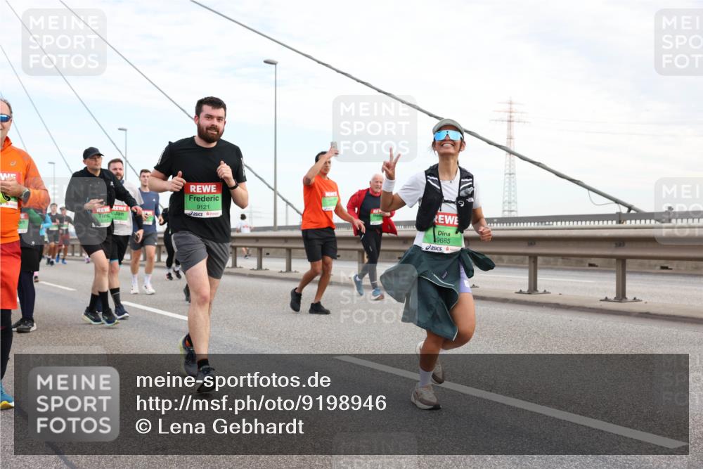 03.10.2025 - Köhlbrandbrückenlauf Lena Gebhardt http://msf.ph/oto/9198946 03.10.2025 15:36:34 Position 1 9121, 9685 meine-sportfotos.de