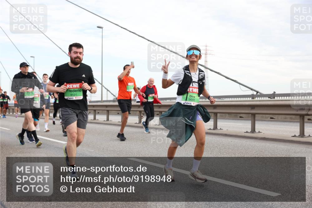 03.10.2025 - Köhlbrandbrückenlauf Lena Gebhardt http://msf.ph/oto/9198948 03.10.2025 15:36:35 Position 1 9121, 9685 meine-sportfotos.de
